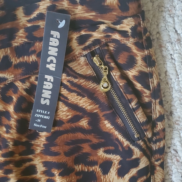 Leopard Jeggings with Gold Detail - Picture 2 of 3